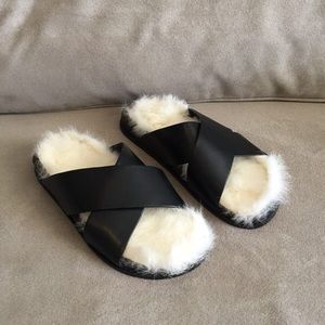 Fur slippers